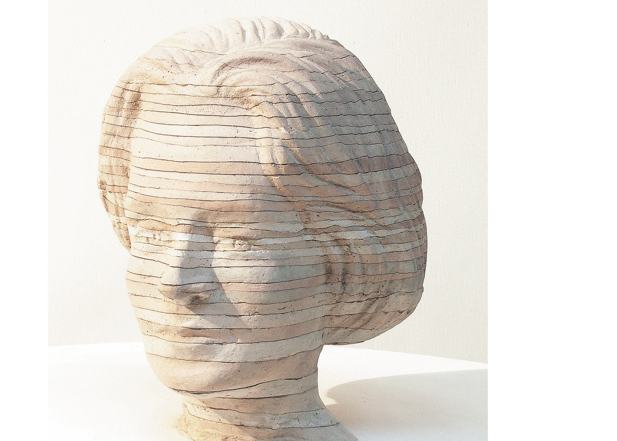Erhard Mika, Hürth-Efferen, Skulpturen, Col Tempo, 2019, Steingranulat-Schichtguss, Höhe 37 cm