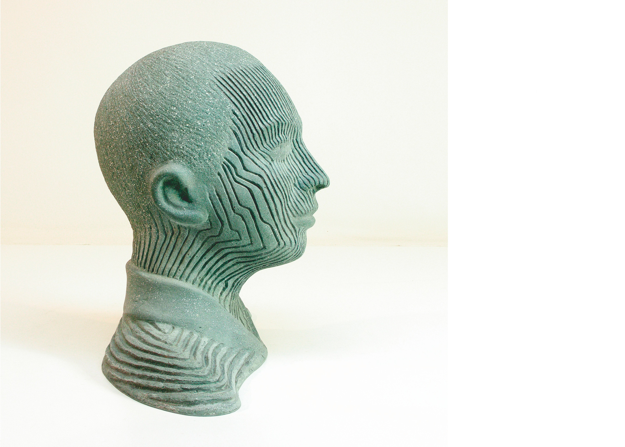 Erhard Mika, Hürth-Efferen, Skulpturen, Steuerplatinen-Kopf, 2021, Steingranulat-Schichtguss graviert, Höhe 35 cm